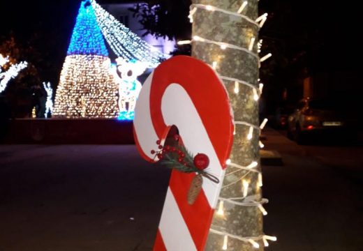 O Concello de Camariñas comeza a instalar a iluminación para o Nadal en todas as parroquias